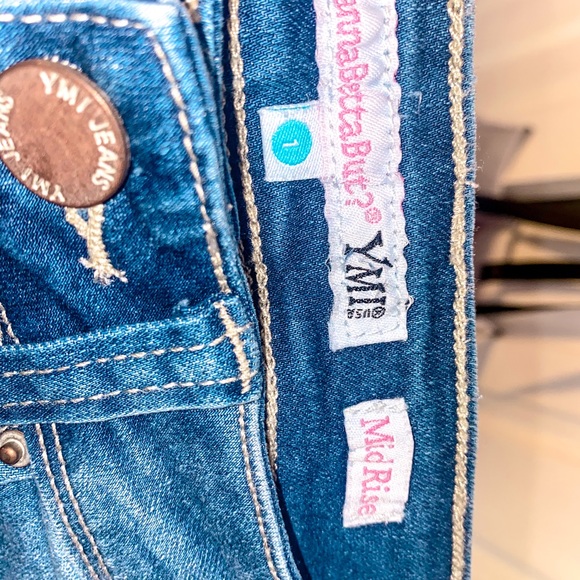 Mid rise Jean shorts - Picture 3 of 3